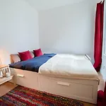 Beautiful Apartment Located In The 10Th