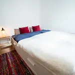 Beautiful Apartment Located In The 10Th
